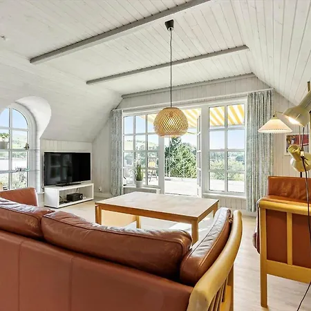 84363-knebel-apollovej-108 *