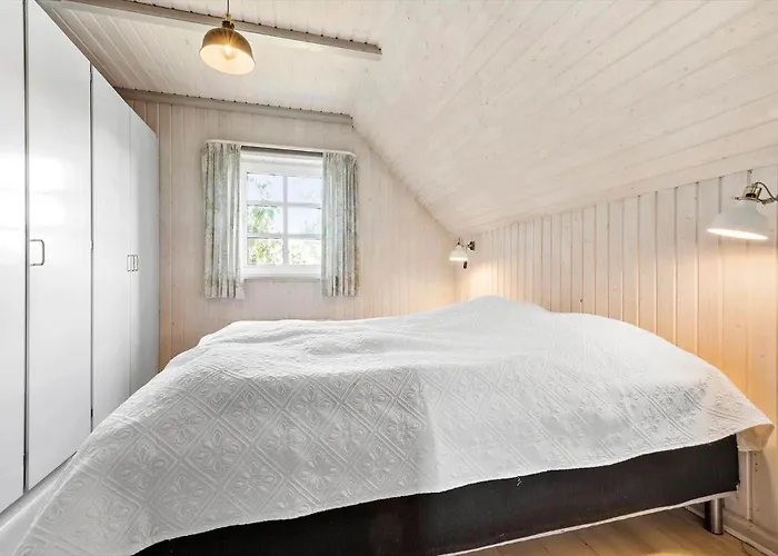 84363-knebel-apollovej-108 *